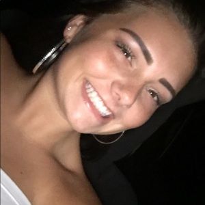 Meet your Posher, Courtney